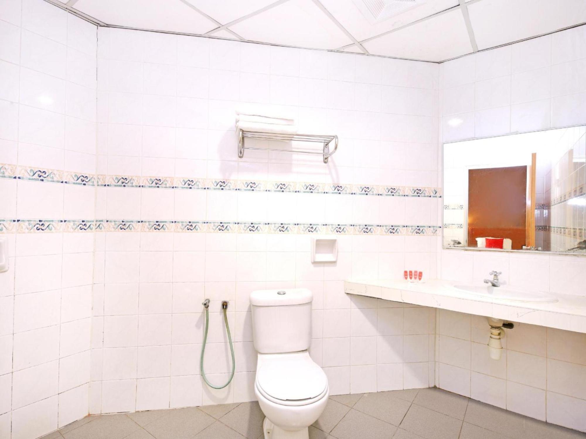 Super Oyo 447 Comfort Hotel Meru Klang Kültér fotó