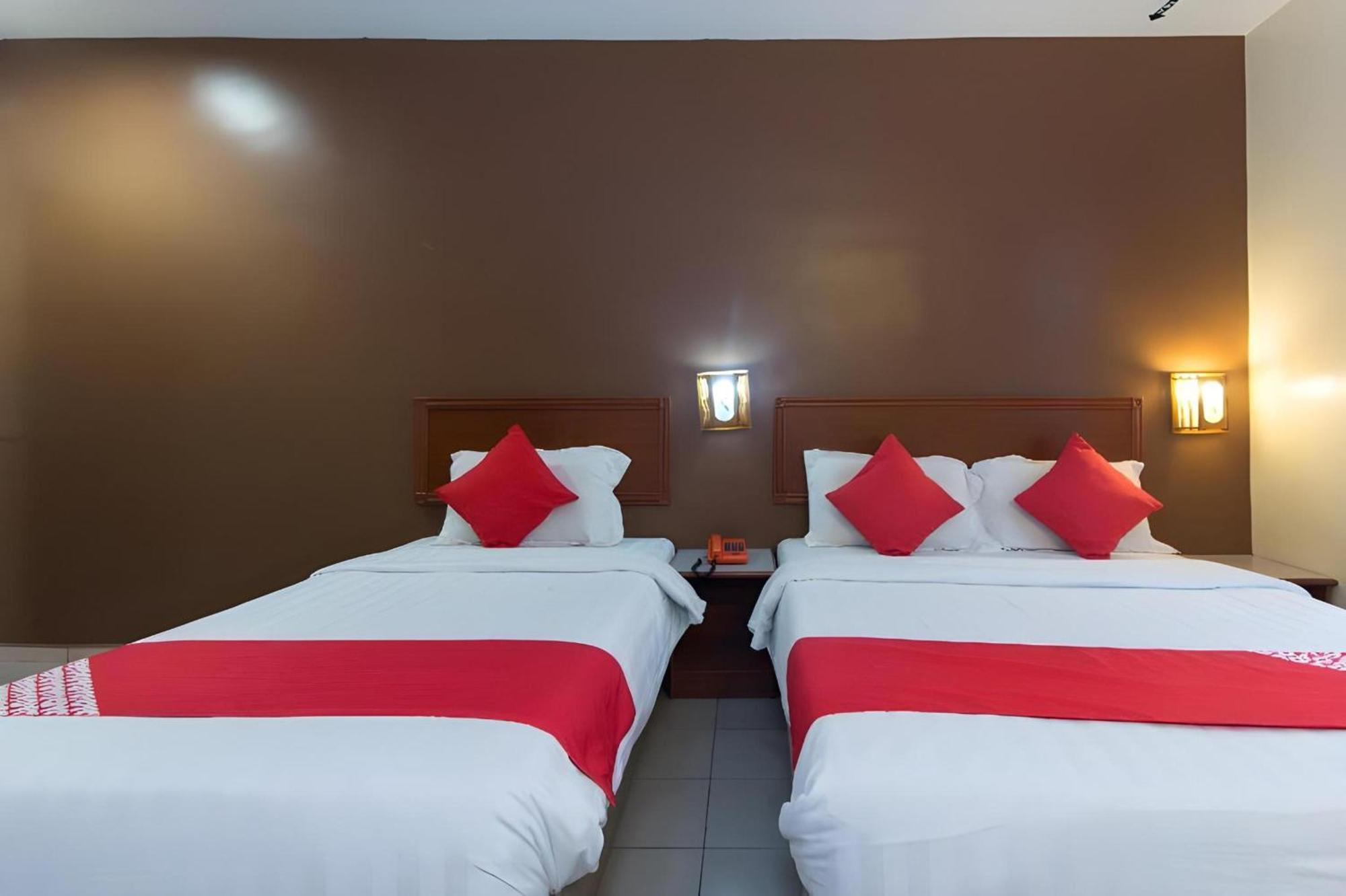 Super Oyo 447 Comfort Hotel Meru Klang Kültér fotó