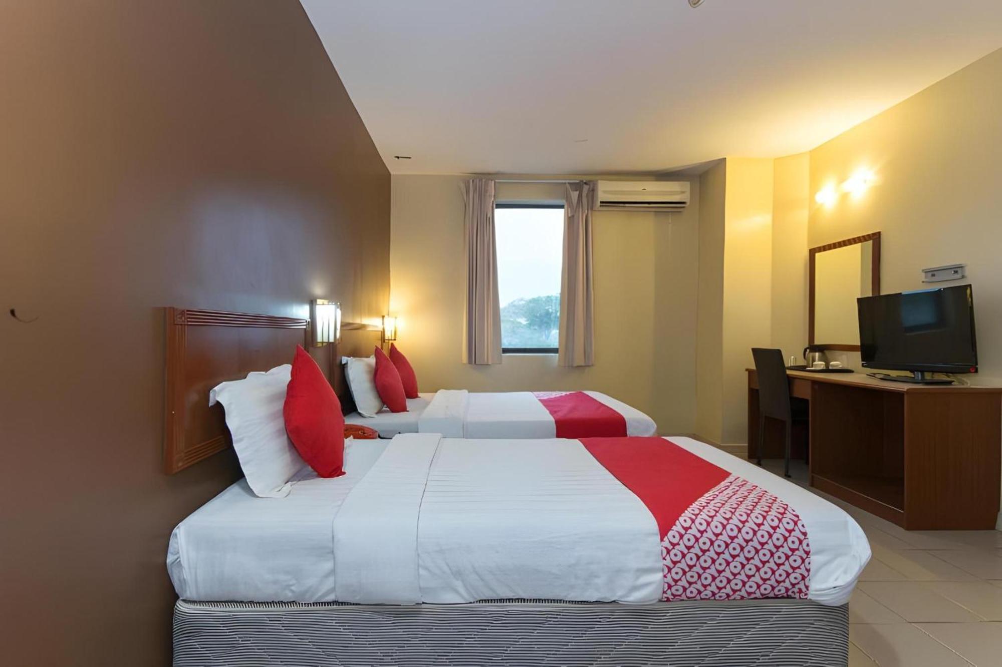 Super Oyo 447 Comfort Hotel Meru Klang Kültér fotó