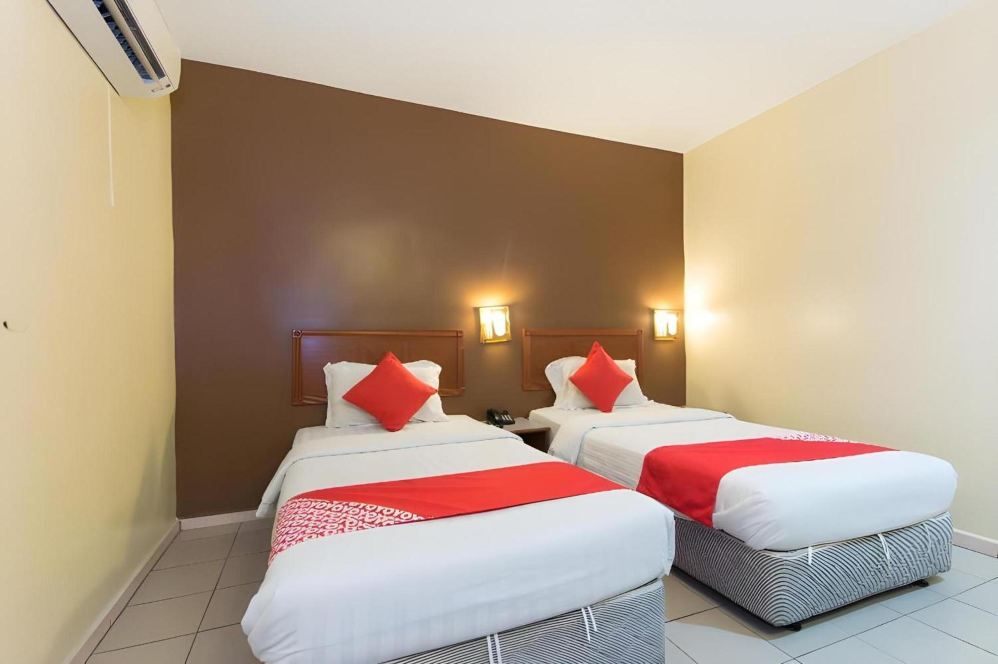 Super Oyo 447 Comfort Hotel Meru Klang Kültér fotó