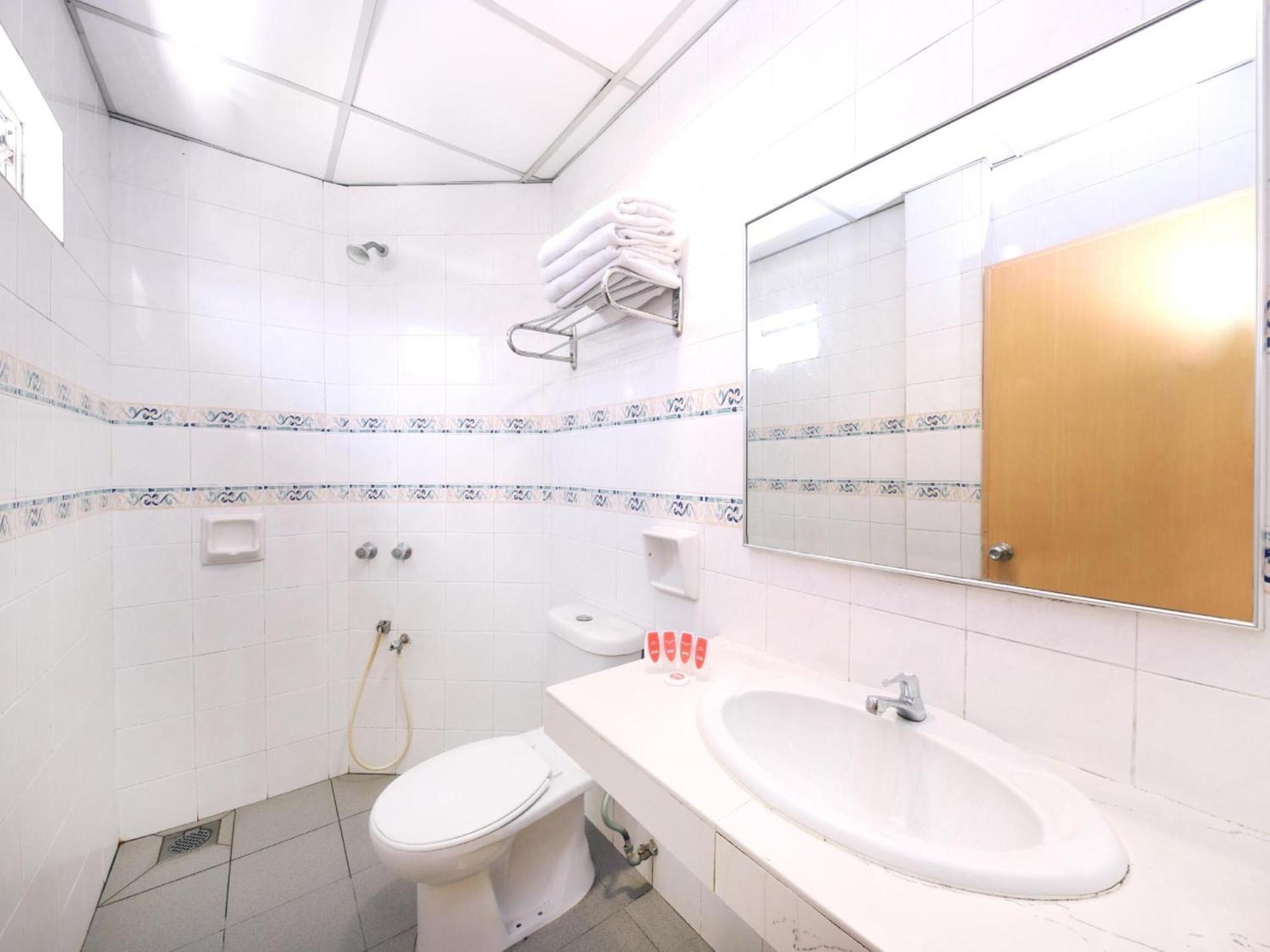 Super Oyo 447 Comfort Hotel Meru Klang Kültér fotó