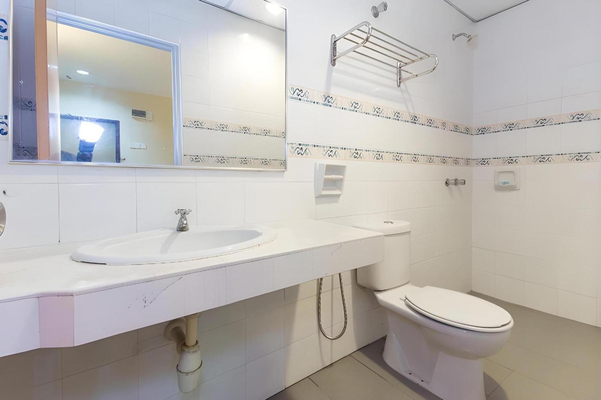 Super Oyo 447 Comfort Hotel Meru Klang Kültér fotó