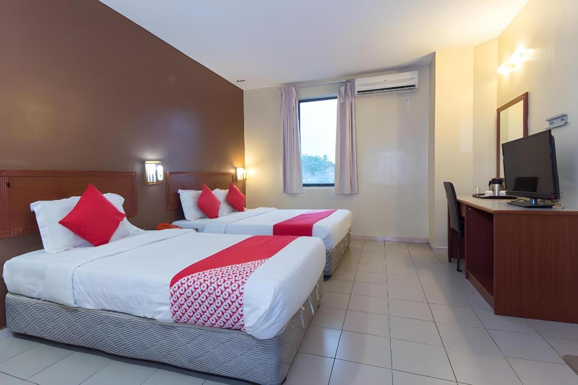 Super Oyo 447 Comfort Hotel Meru Klang Kültér fotó
