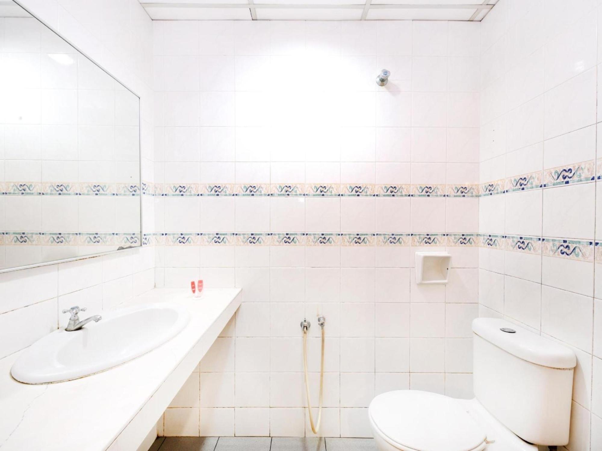 Super Oyo 447 Comfort Hotel Meru Klang Kültér fotó