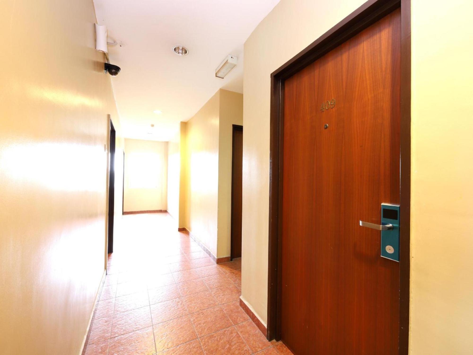 Super Oyo 447 Comfort Hotel Meru Klang Kültér fotó