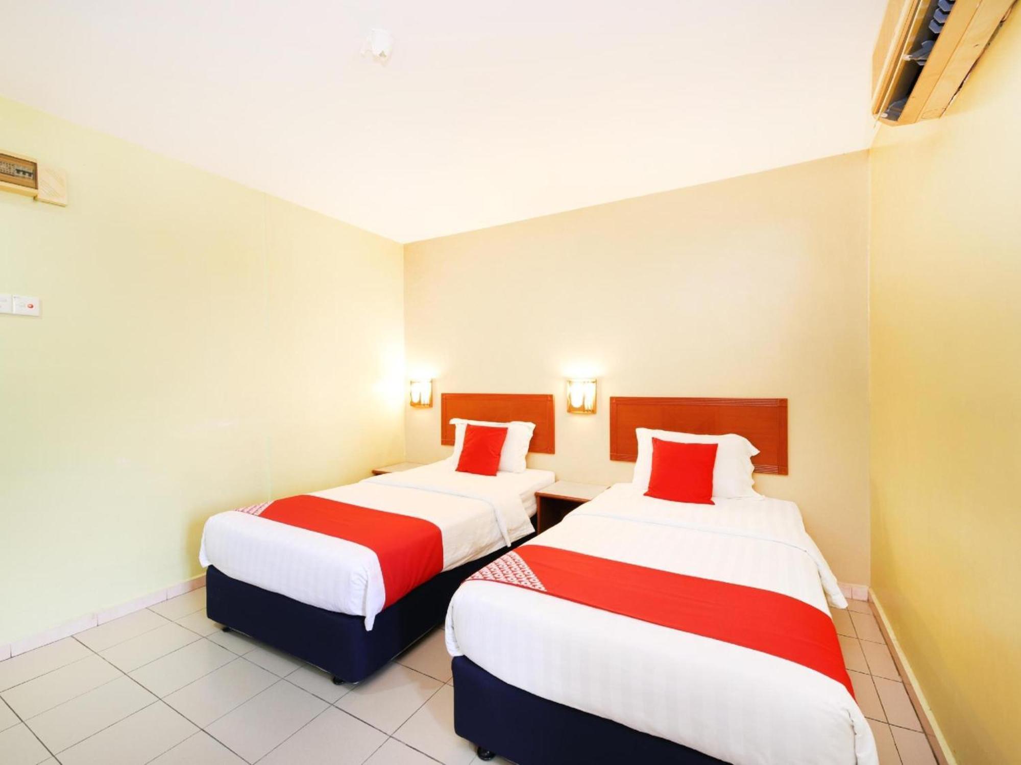 Super Oyo 447 Comfort Hotel Meru Klang Kültér fotó