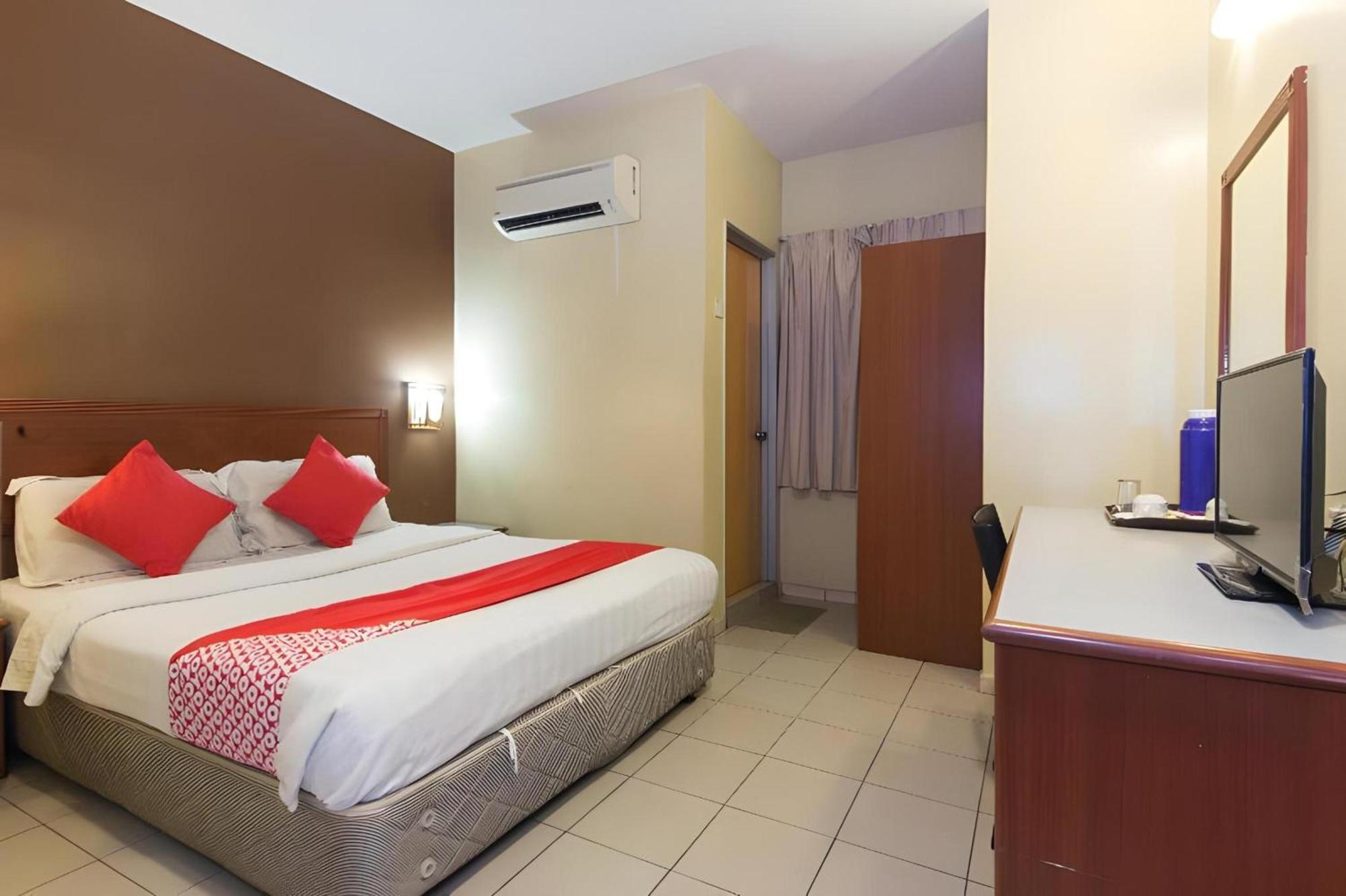 Super Oyo 447 Comfort Hotel Meru Klang Kültér fotó