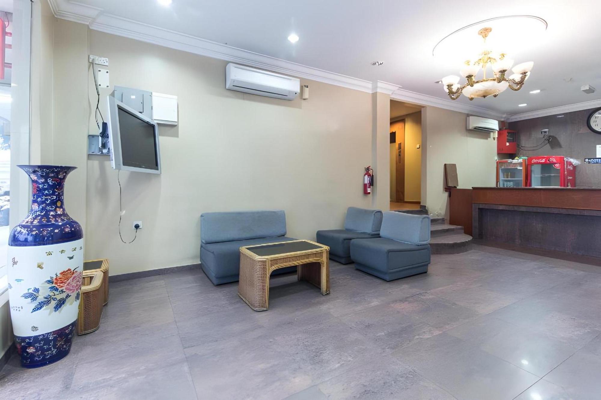 Super Oyo 447 Comfort Hotel Meru Klang Kültér fotó