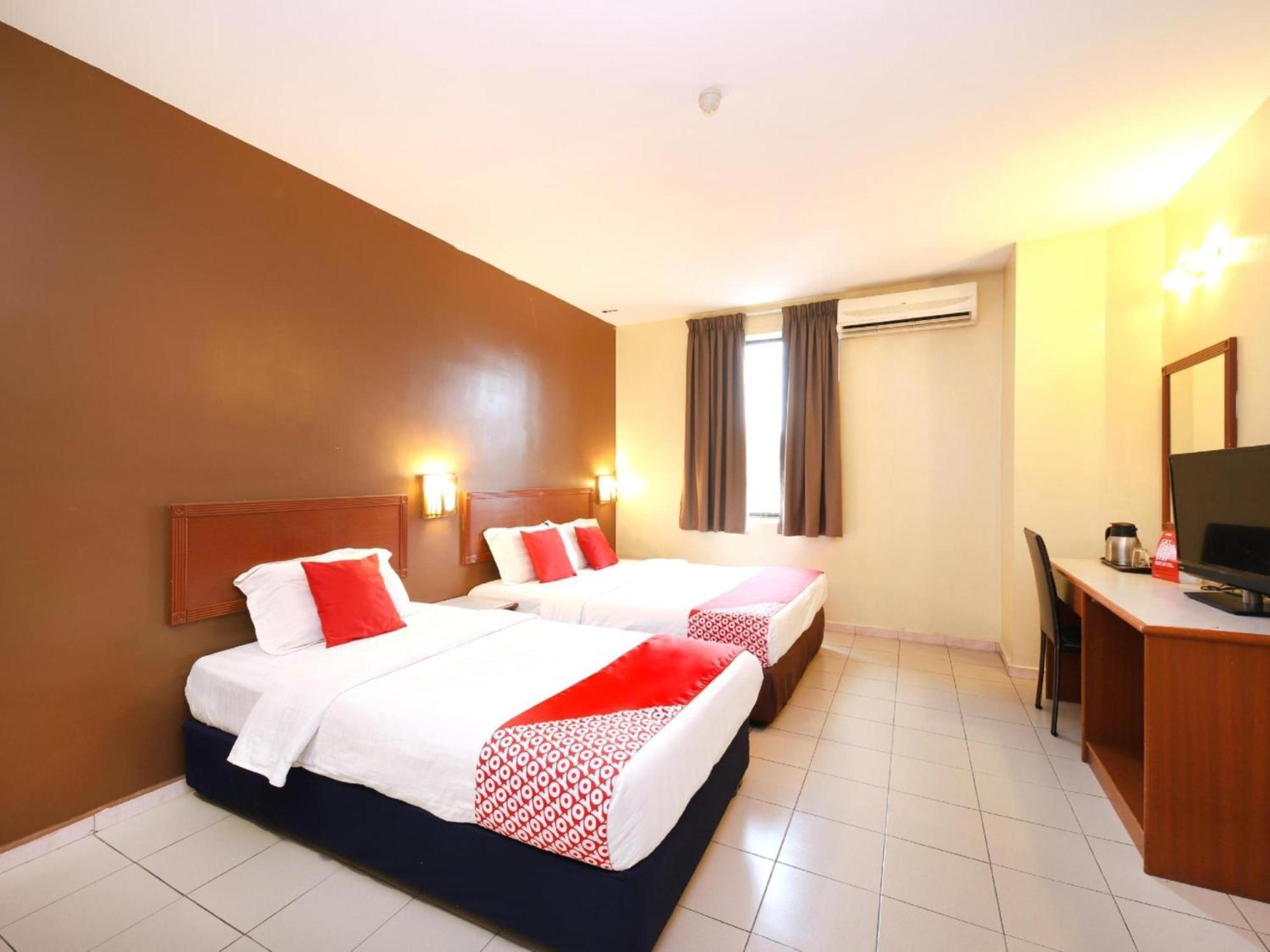 Super Oyo 447 Comfort Hotel Meru Klang Kültér fotó