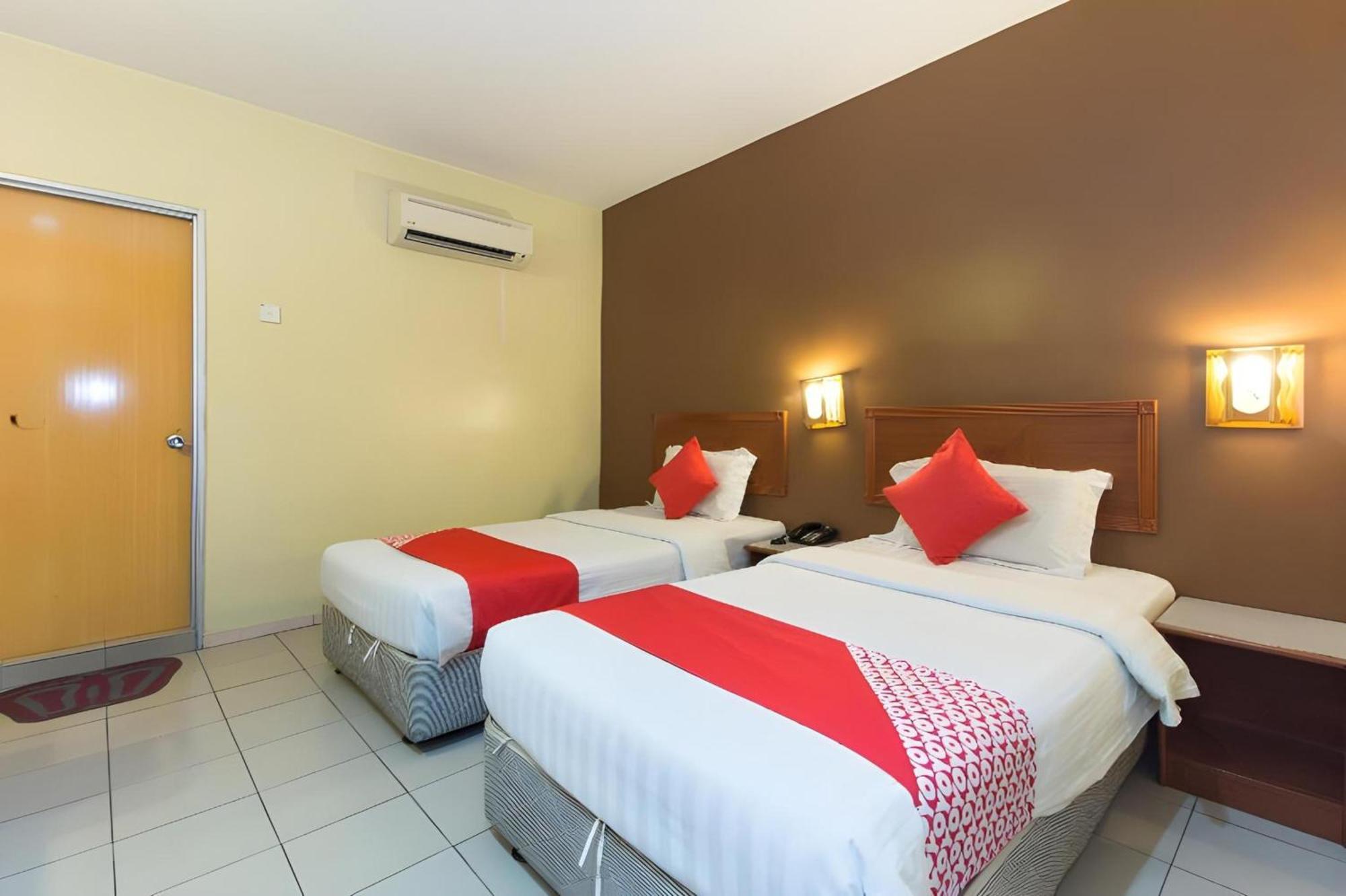 Super Oyo 447 Comfort Hotel Meru Klang Kültér fotó