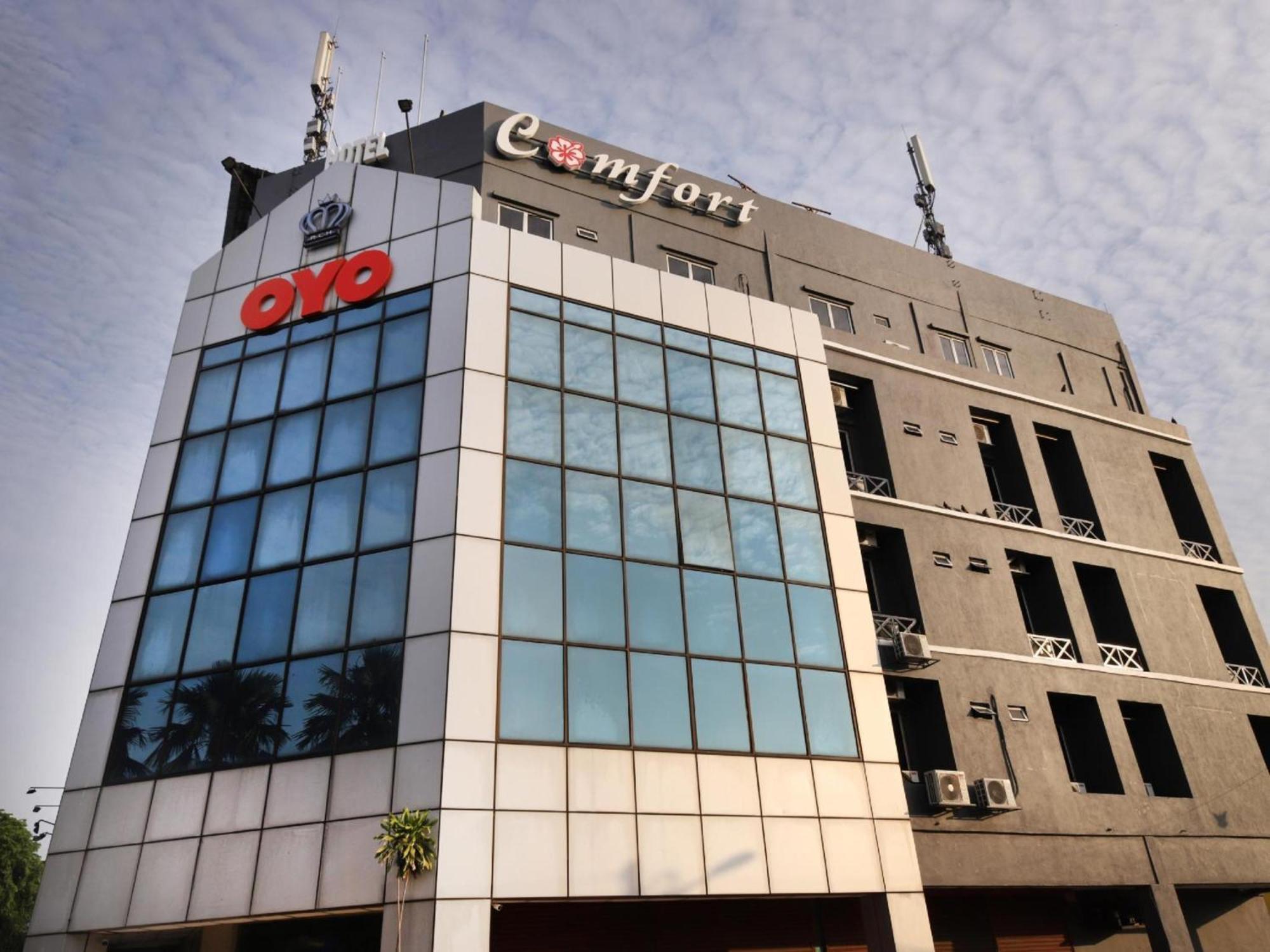 Super Oyo 447 Comfort Hotel Meru Klang Kültér fotó