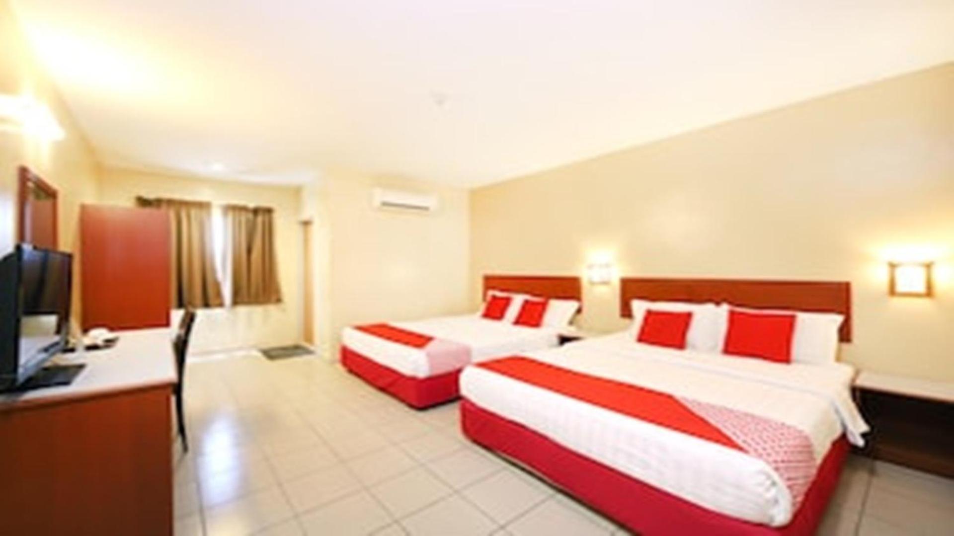 Super Oyo 447 Comfort Hotel Meru Klang Kültér fotó